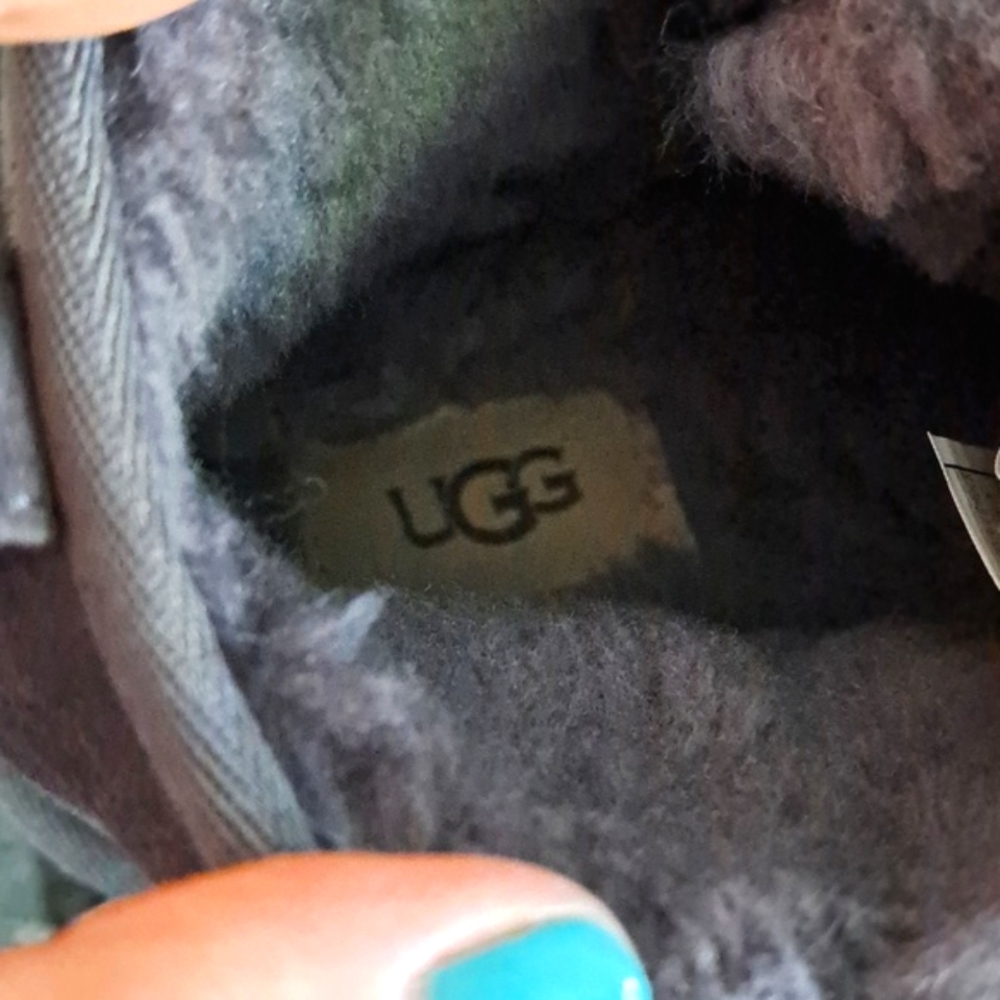 UGG Neumel Sherpa Lined Booties | Size 8 - Picture 4 of 5